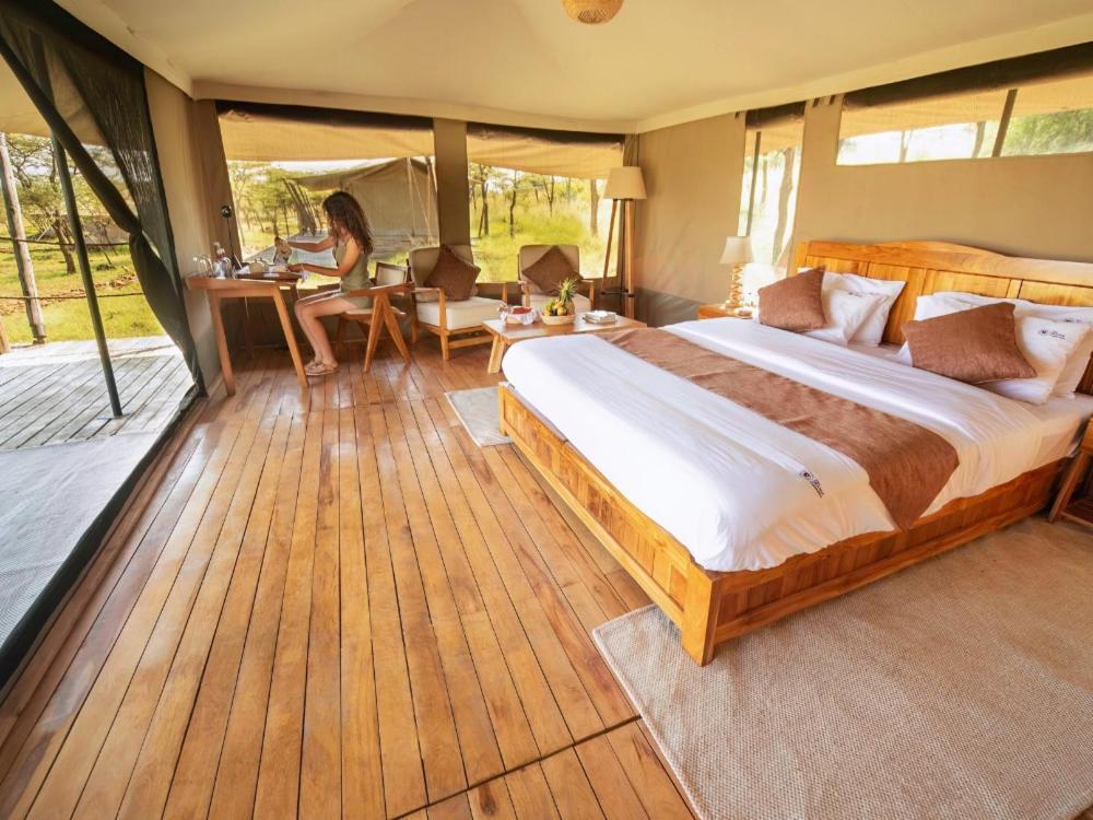 Serengeti Kifaru Tented Lodge Mugumu Exterior photo